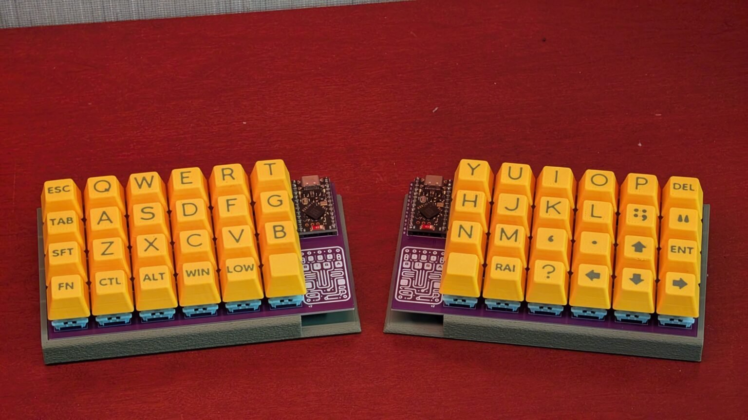 A completed Biba40 split ortholinear keyboard